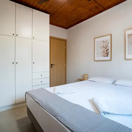 Olivia * Λουτράκι