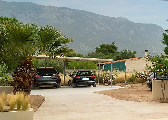 Olivia * Λουτράκι