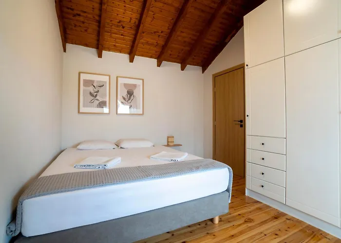 Olivia * Λουτράκι